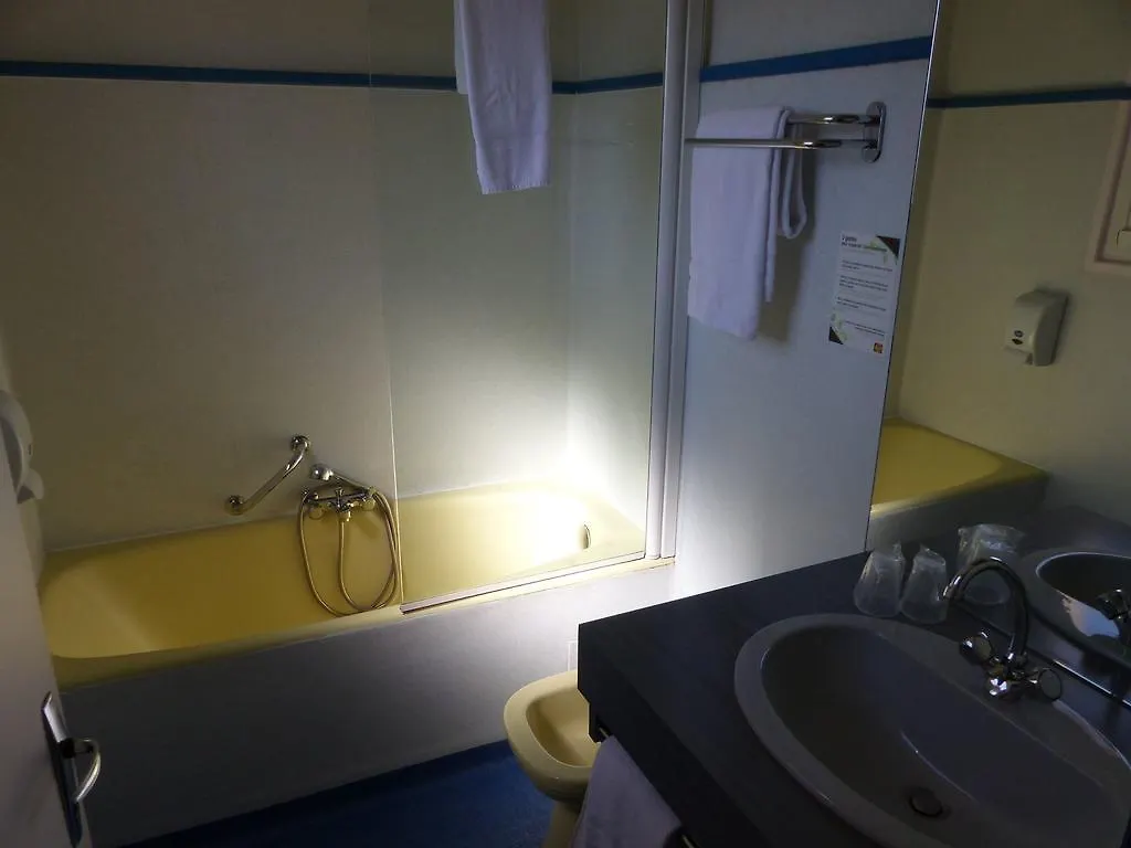 Hostellerie Du Parc Labarthe-Inard Hotel