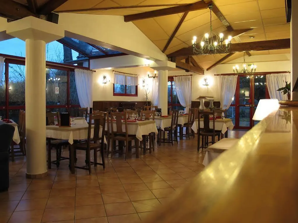 Hostellerie Du Parc Labarthe-Inard France
